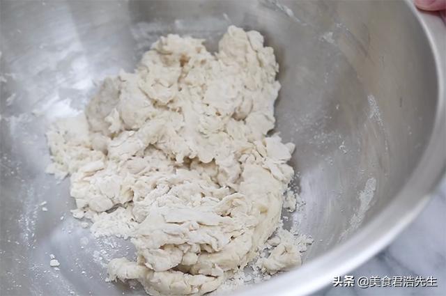 炸油条怎么做酥脆不用泡打粉,家中最简单炸油条方法不用泡打粉