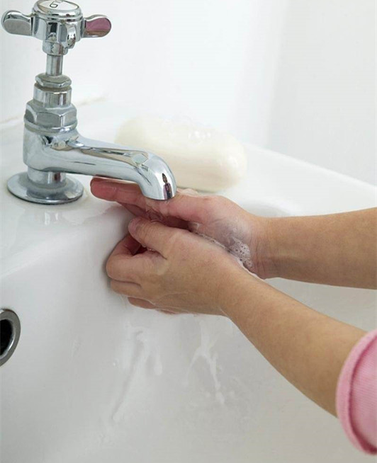 哺乳期妈妈感冒了小妙招,哺乳期妈妈感冒会传染宝宝吗