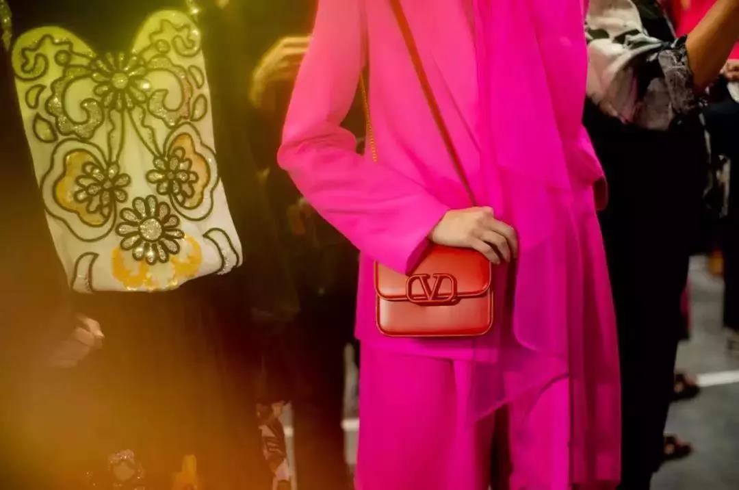 2020年流行什么包包女款,最百搭不过时的包包款式