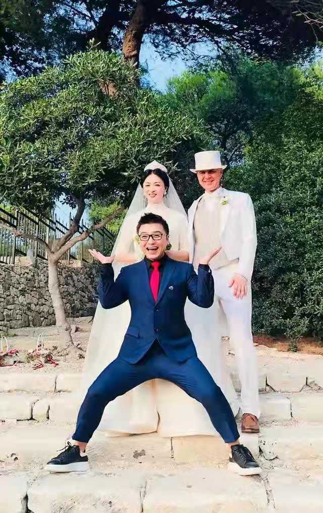 奔五的姐姐,奔五女性穿大衣怎么穿时尚又简约