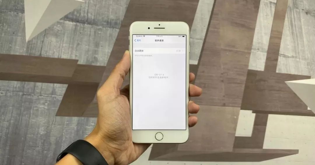 iphone8plus升级ios15.1掉电快,iphone8plus敢更新ios13吗