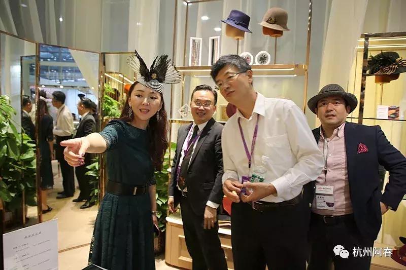 超百图再现2018年服装圈内那三十道靓丽风景……