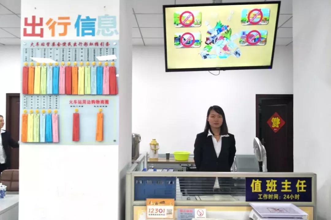 西安地铁上的彩虹指引条,西安地铁站设置彩虹指引条