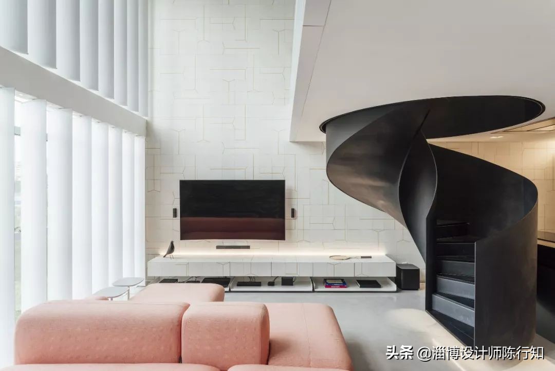 旋转楼梯有没有高端一点的,旋转楼梯适合轻奢风还是新中式