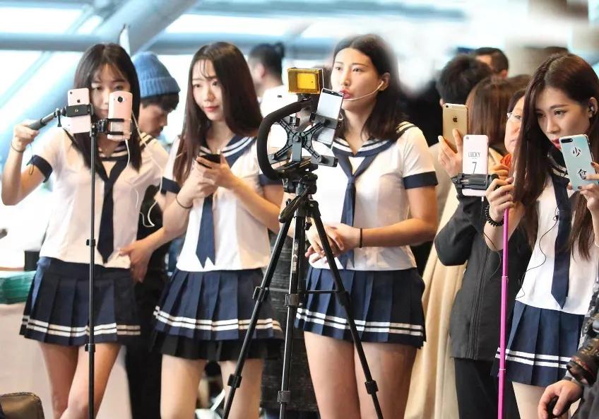 直播一晚上赚了800多万,直播一晚上赚120万