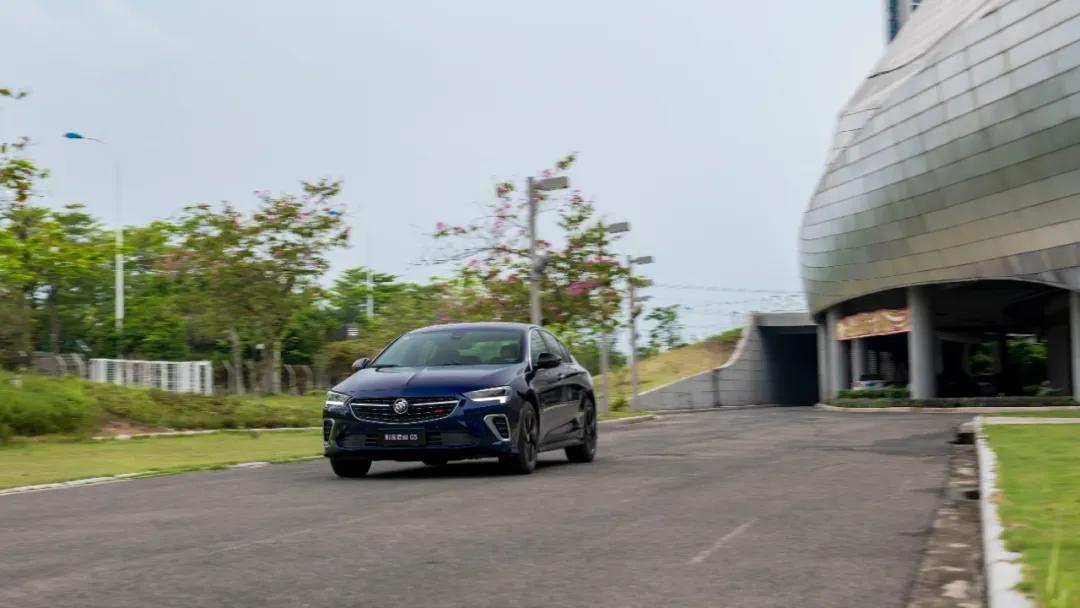 试驾君威2015款gs纵情运动版,君威gs山路试驾