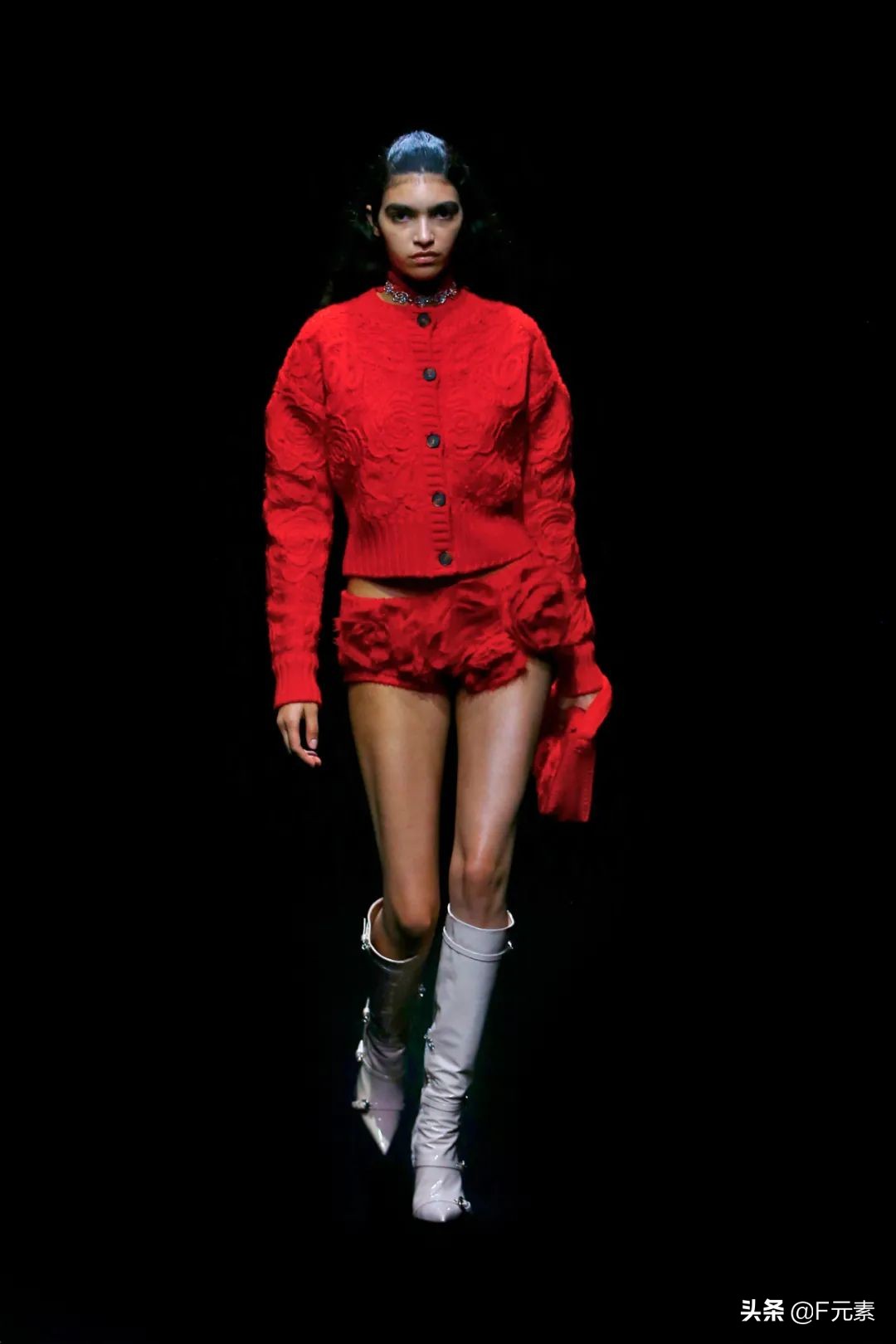 blumarine秋冬系列时装秀,blumarine2022米兰时装