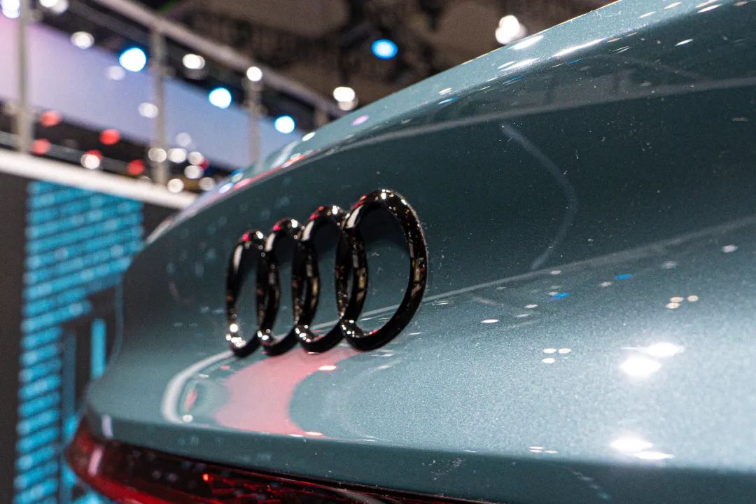 当优雅遇上潮流,当优雅碰上运动西装暴徒不再是梦