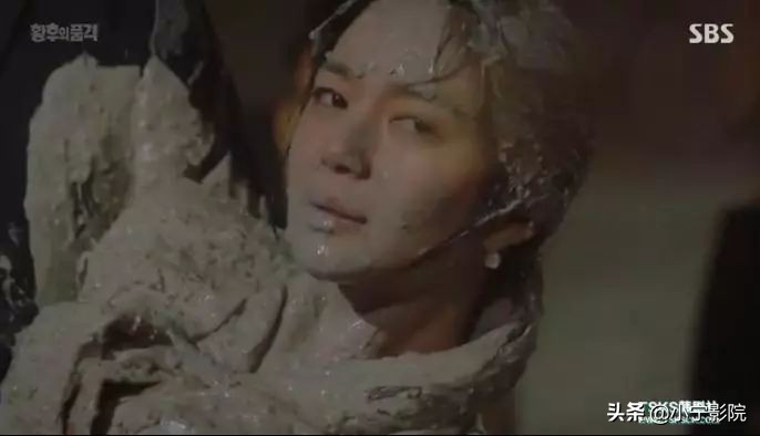 豪门、三角恋、车祸,隔着屏风偷情的狗血剧,这剧上瘾