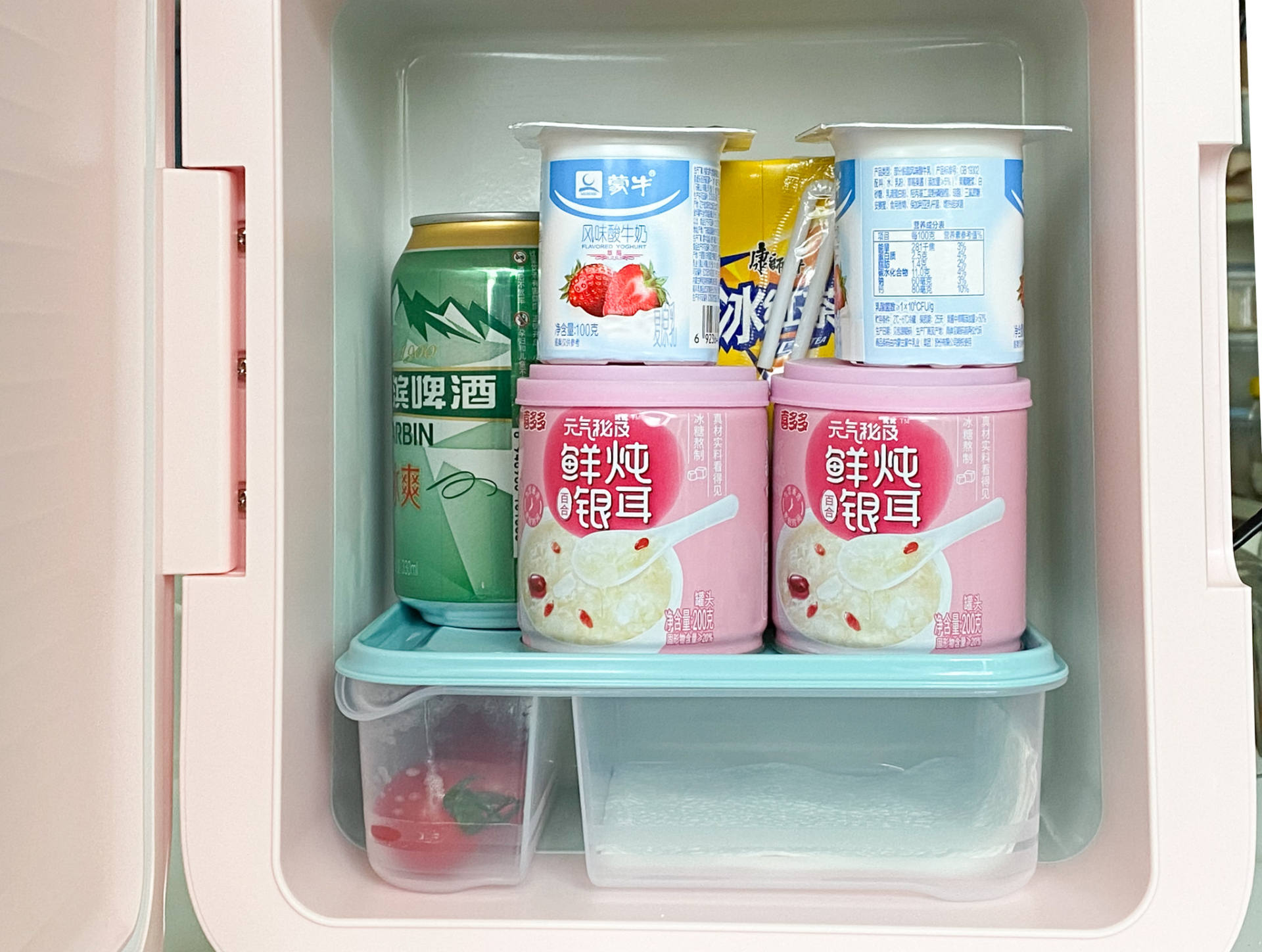 想要上班时随时喝上冷热饮?试试这款可放在桌面的小冰箱