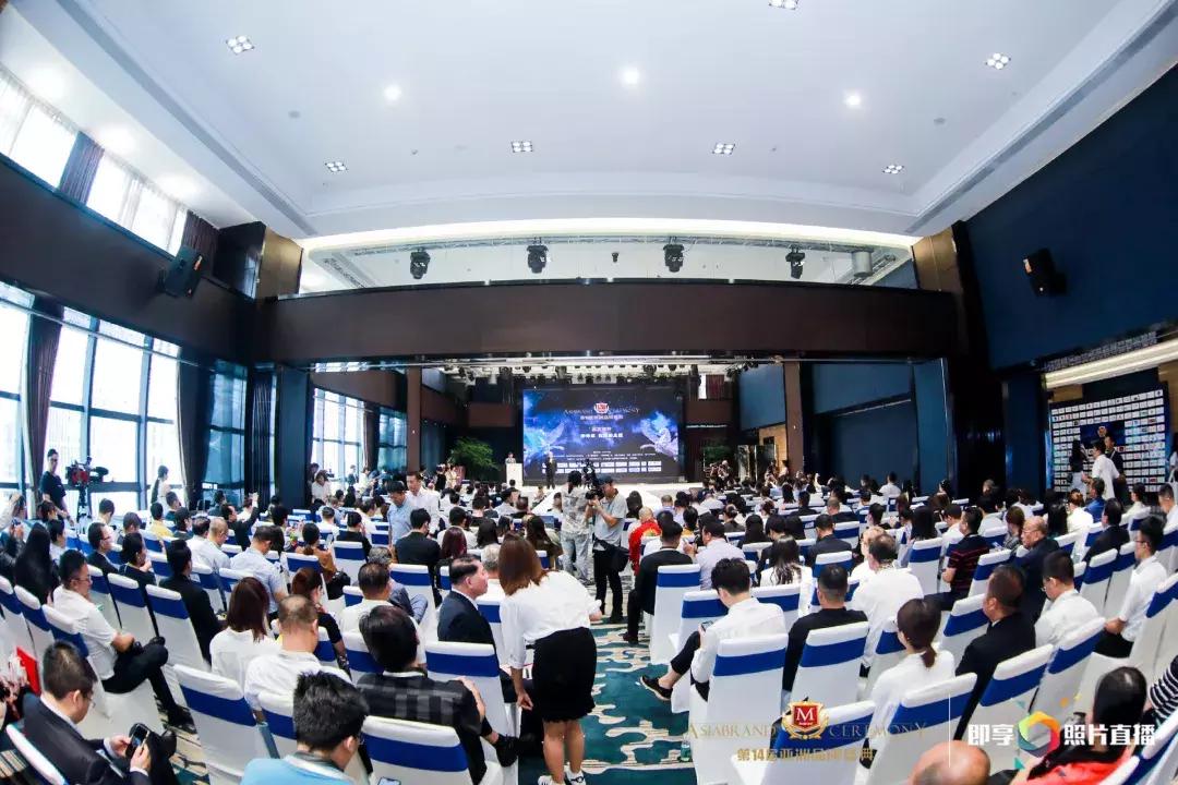 白金酒被评为“亚洲（行业）十大领军品牌”