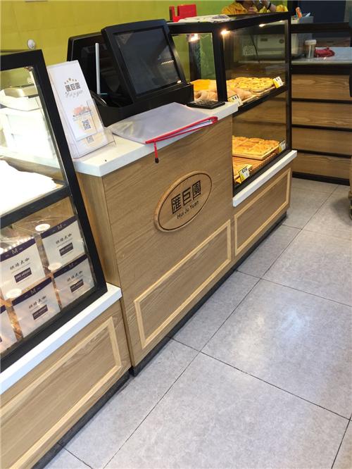 烤漆柜和贴面柜,烤漆柜和防水漆柜