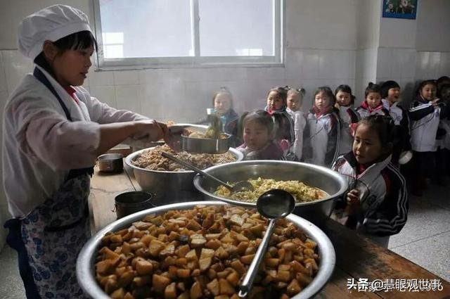 《侯海洋基层风云》中豆花馆子发生的故事