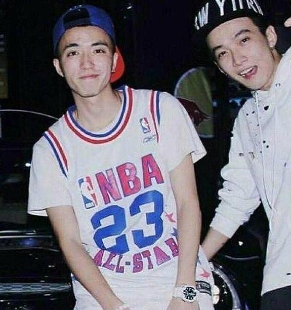 jonyj绌挎惌,jonyj绌挎惌椋庢牸