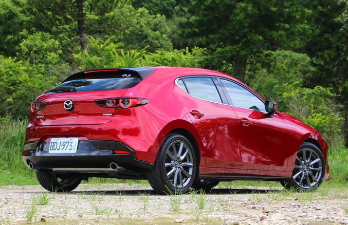 卡罗拉马自达3,马自达3好还是卡罗拉好