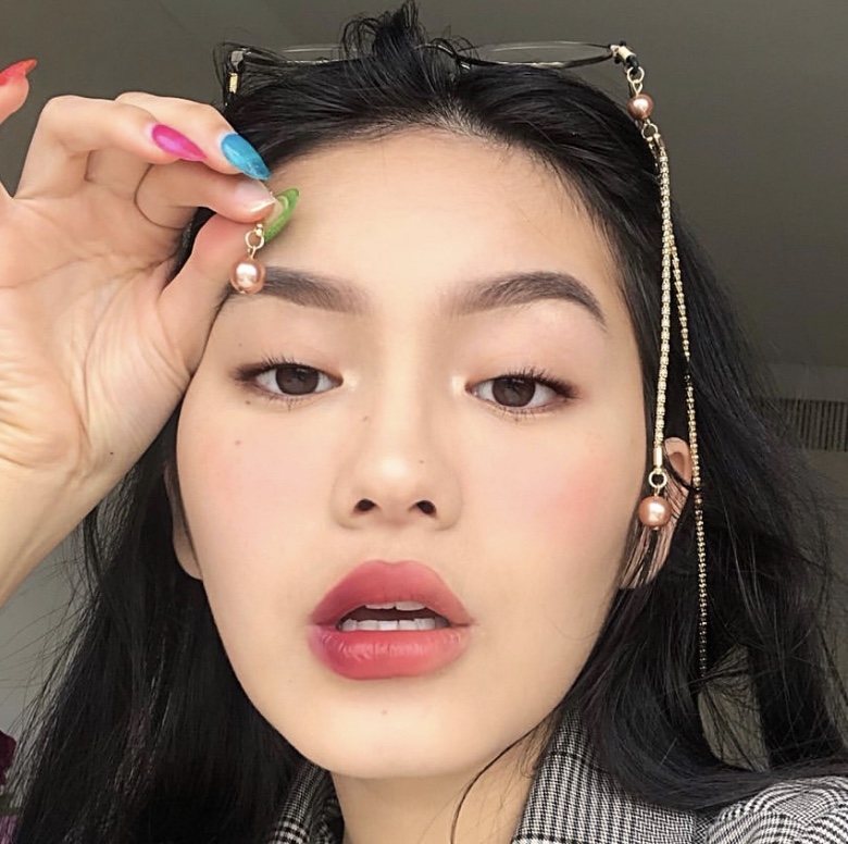 脸大,脸圆不要紧,跟着这两步画妆容,大脸变小脸,五官更立体