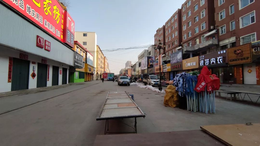 疫情下的县城夜晚照片真实,疫情时期农村的真实生活