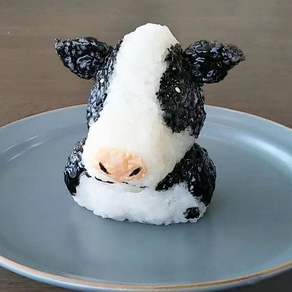 连饭团也开始“卖萌”了,你看它们的眼神,就问你舍不舍得下口?