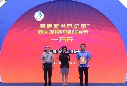 三亚最大的海鲜展会,三亚万人火车头海鲜广场现场