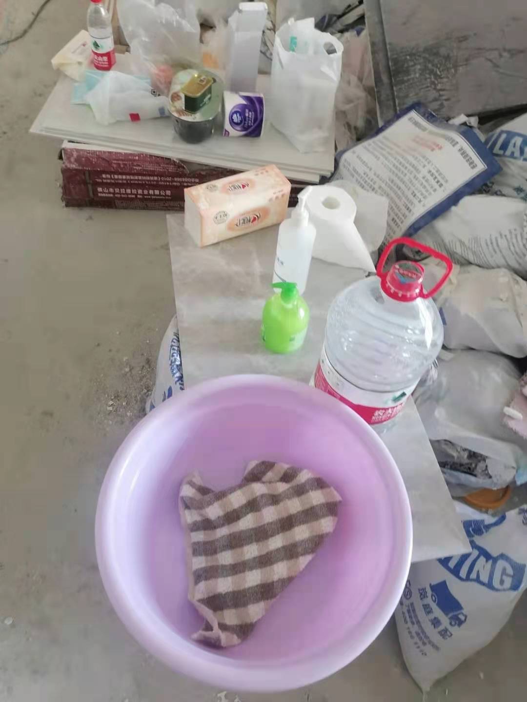 防控疫情一线视频,从一户居民隔离观察看疫情防控