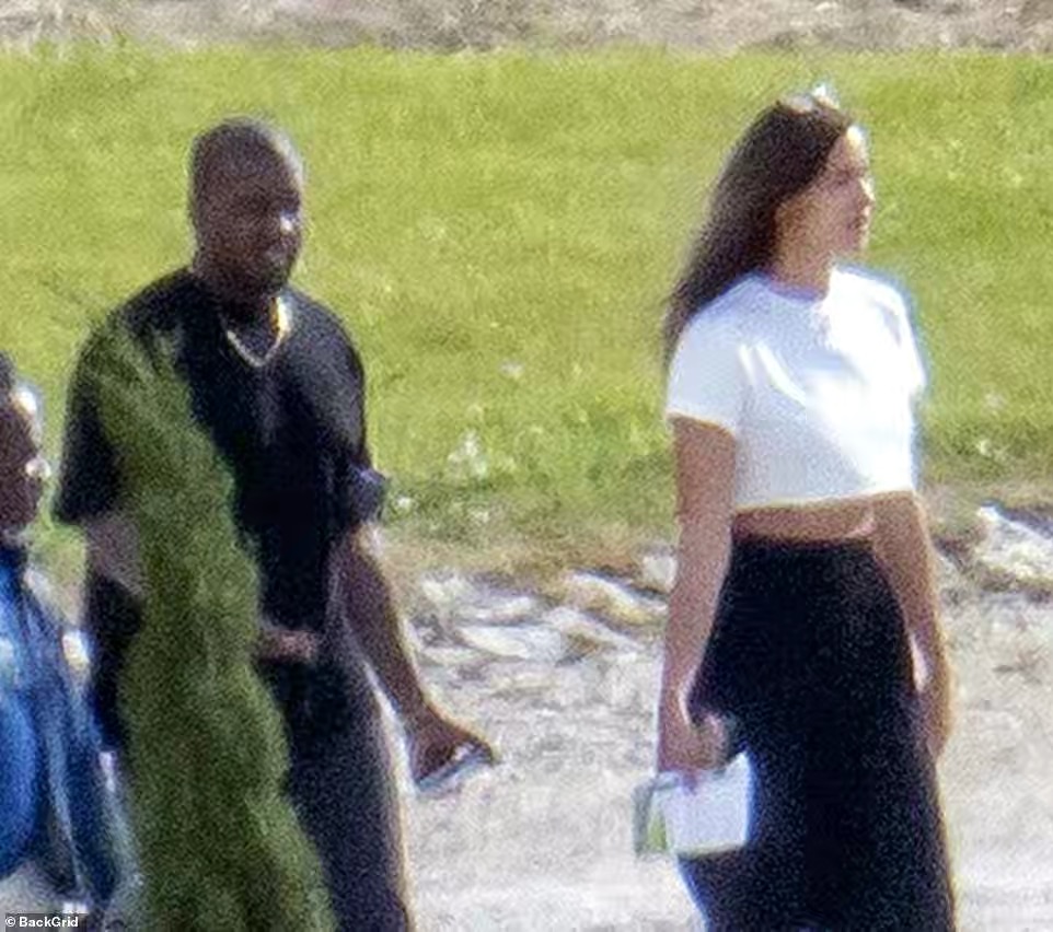 考试不过、恋情不顺，金·卡戴珊很崩溃；侃爷却已开心跨入新恋情