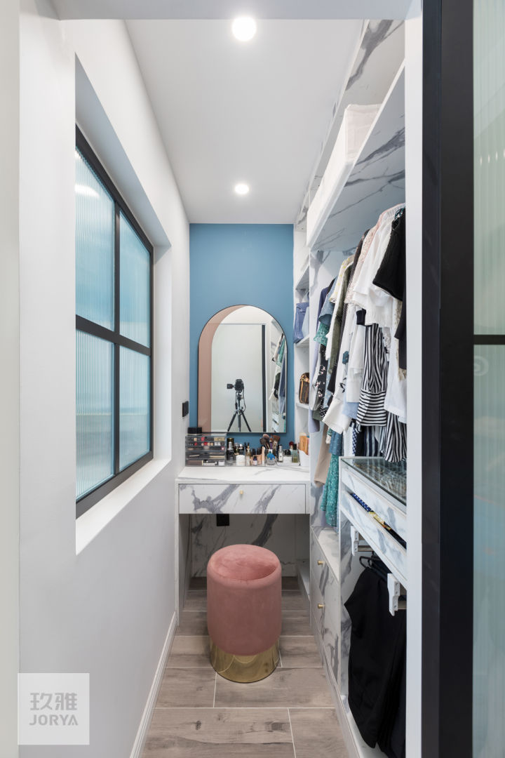 业主把家里收拾的井井有条,美女收拾家干净卫生