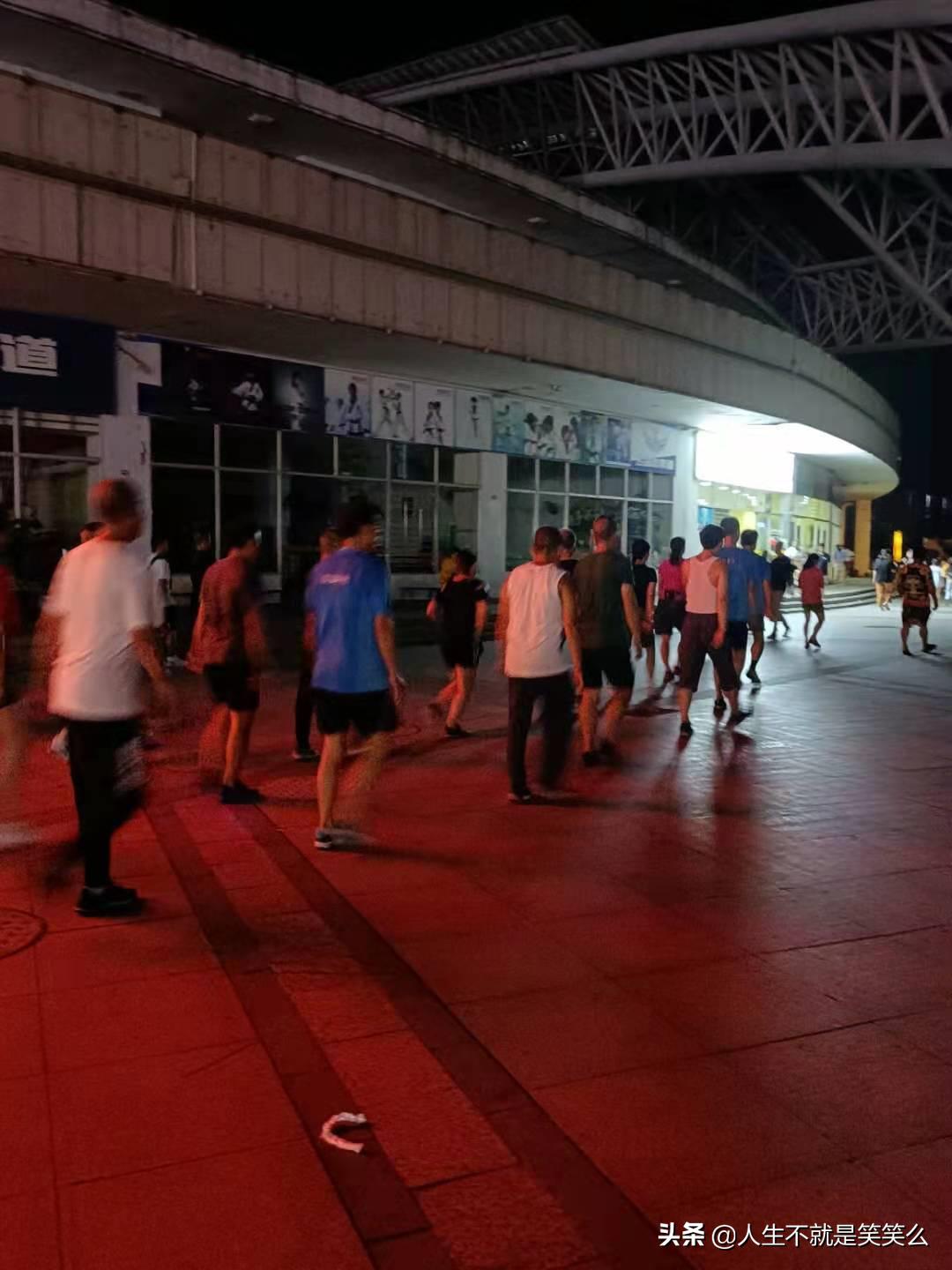 诚上广场夜市航拍,永安诚上广场夜市图片