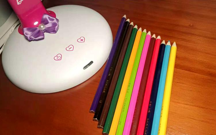 保护儿童眼睛用什么台灯,保护孩子视力选电视还是投影仪