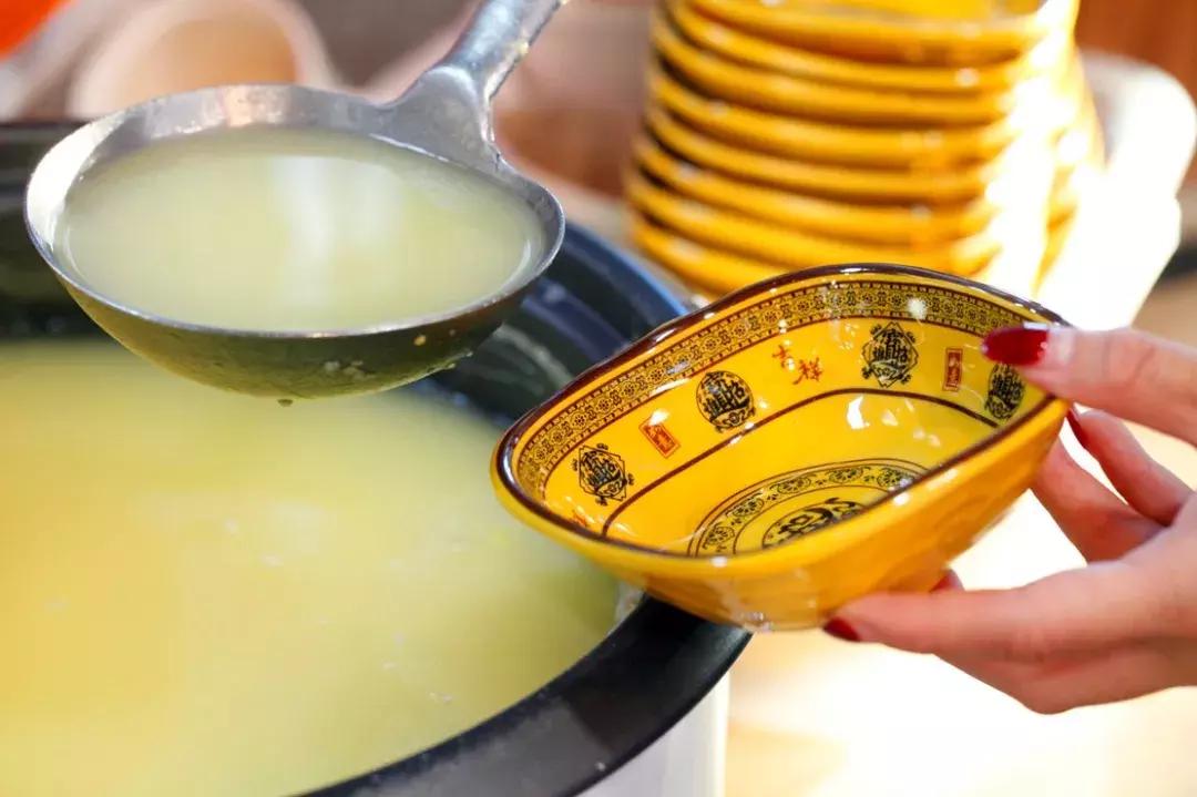 门头沟烧饼夹肘子石门营,门头沟特色小吃烧饼夹肘子