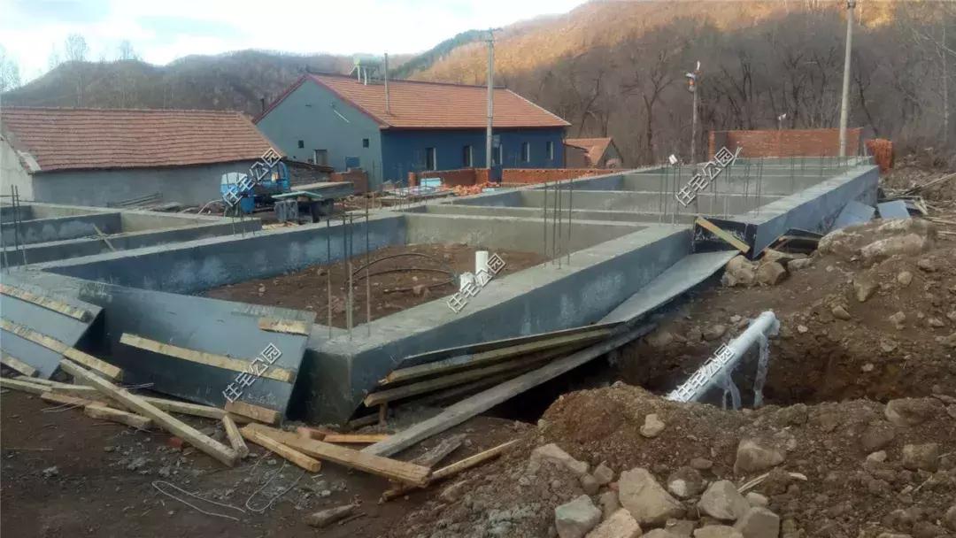 东北农村模块建房大火炕三合院,三合院一层有火炕