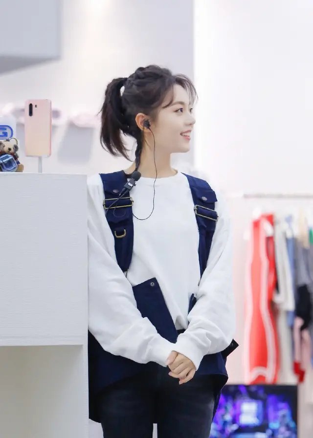 盘点娱乐圈00后漂亮妹妹们的穿搭,有你中意的那位吗?