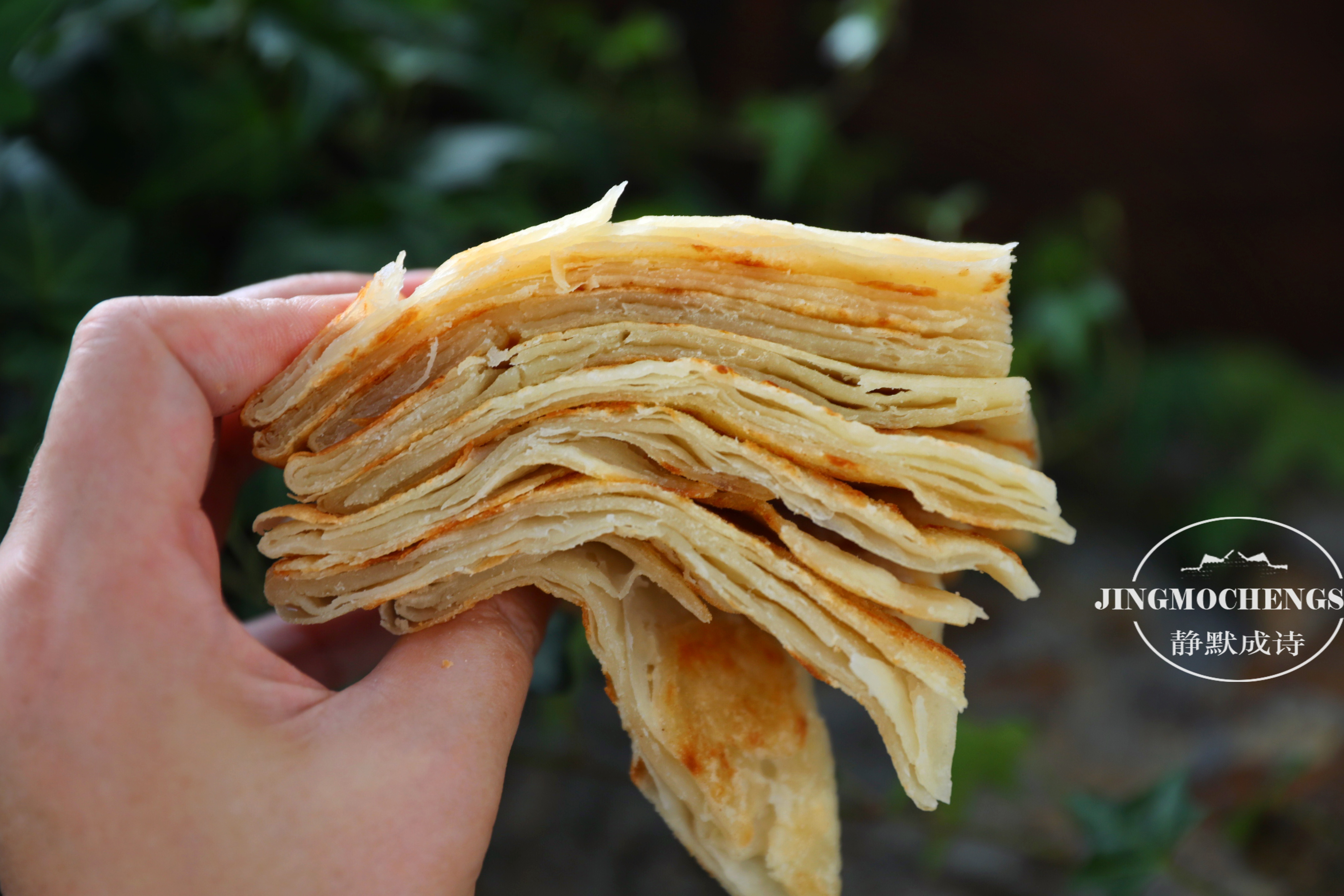 家常烙饼怎样酥香松软和面是关键,烙饼怎么和面才能外酥里嫩