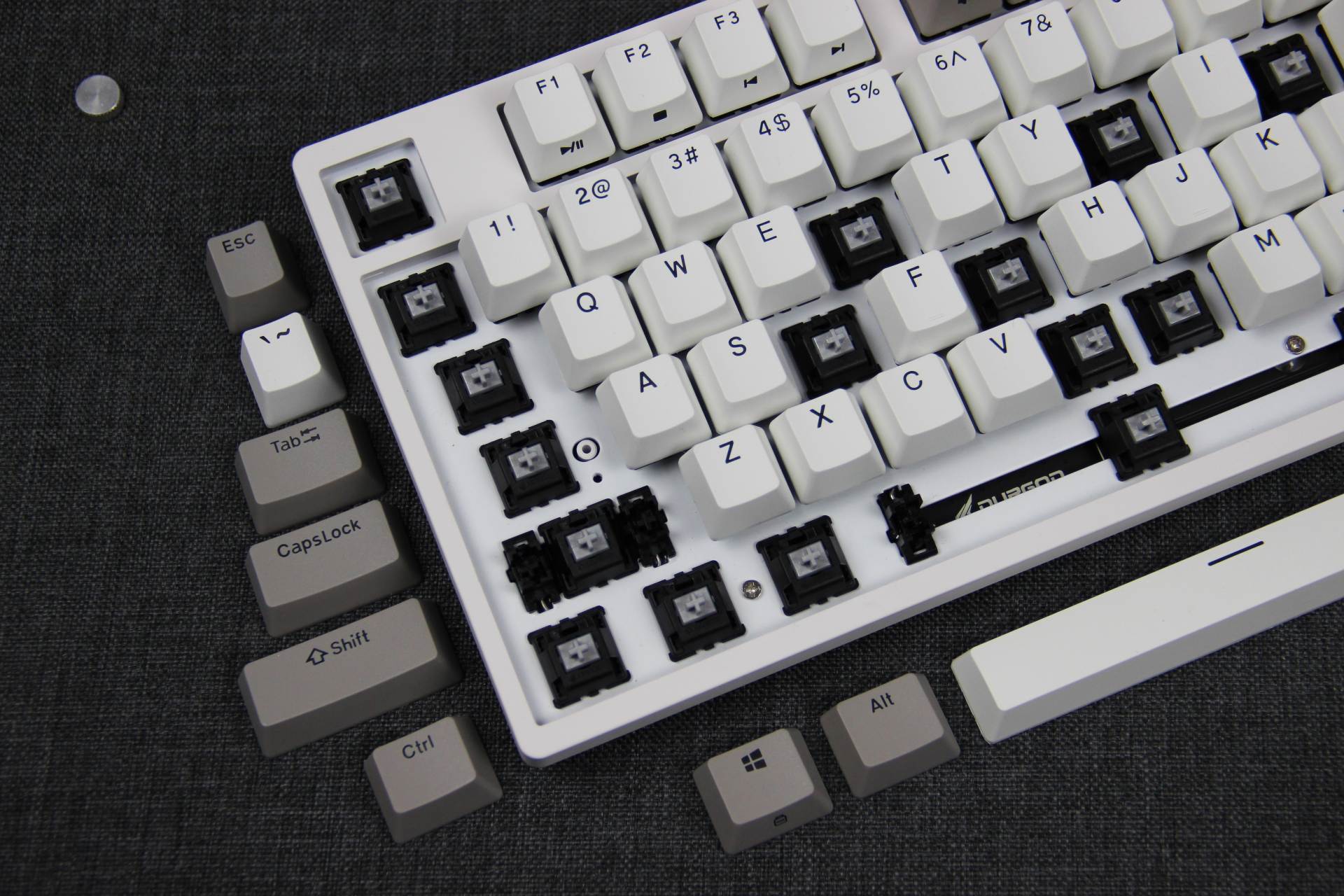 推荐一款新手使用的青轴机械键盘,银轴冰蓝灯机械键盘推荐