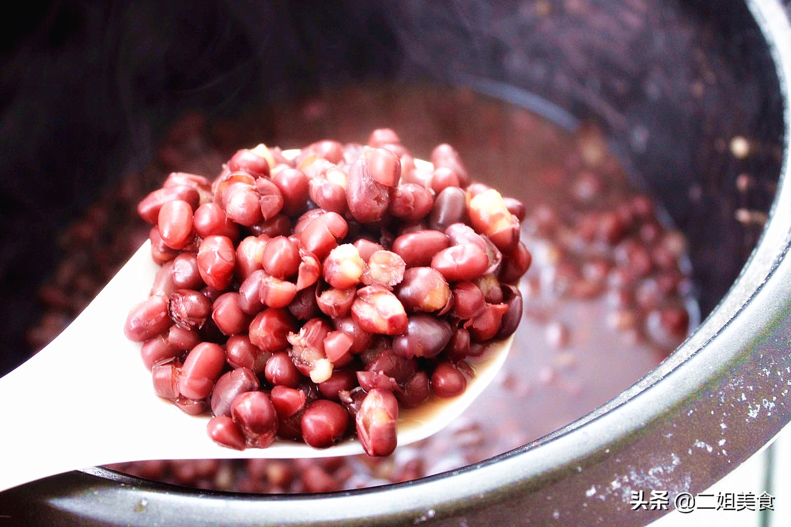 煮红豆不破皮的方法,煮红豆软烂不开花的方法