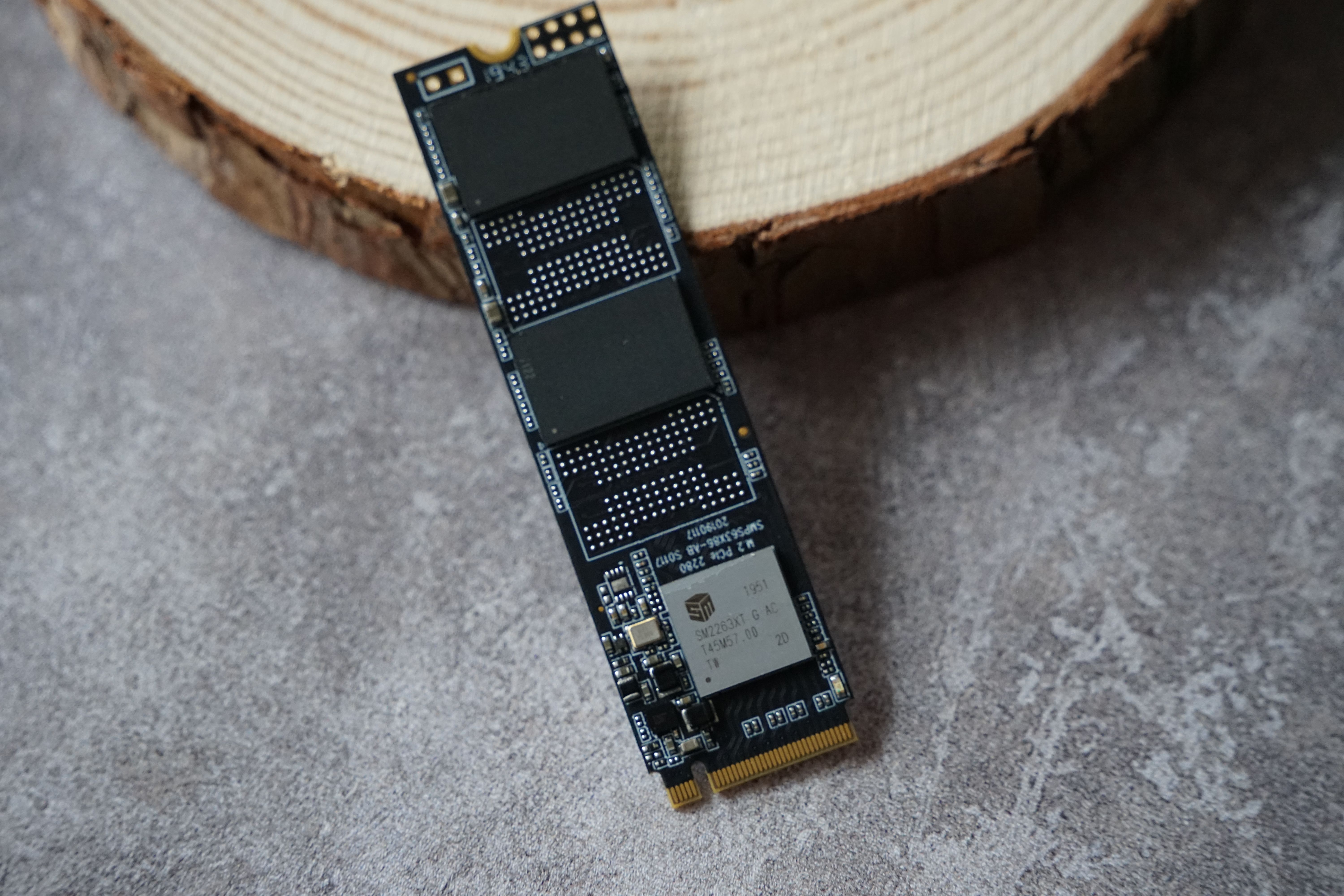 迅龙ssd怎么样,奥睿科迅龙v500硬盘盒组合