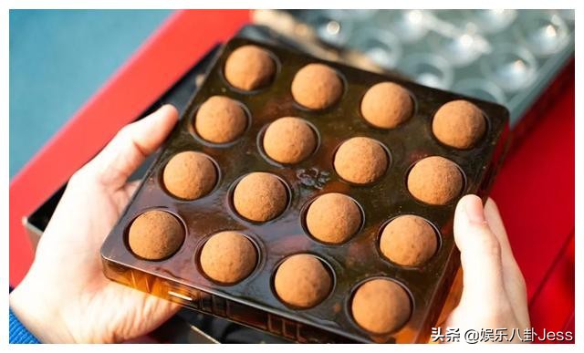 在李佳琦直播间买零食，是个划算的选择吗？