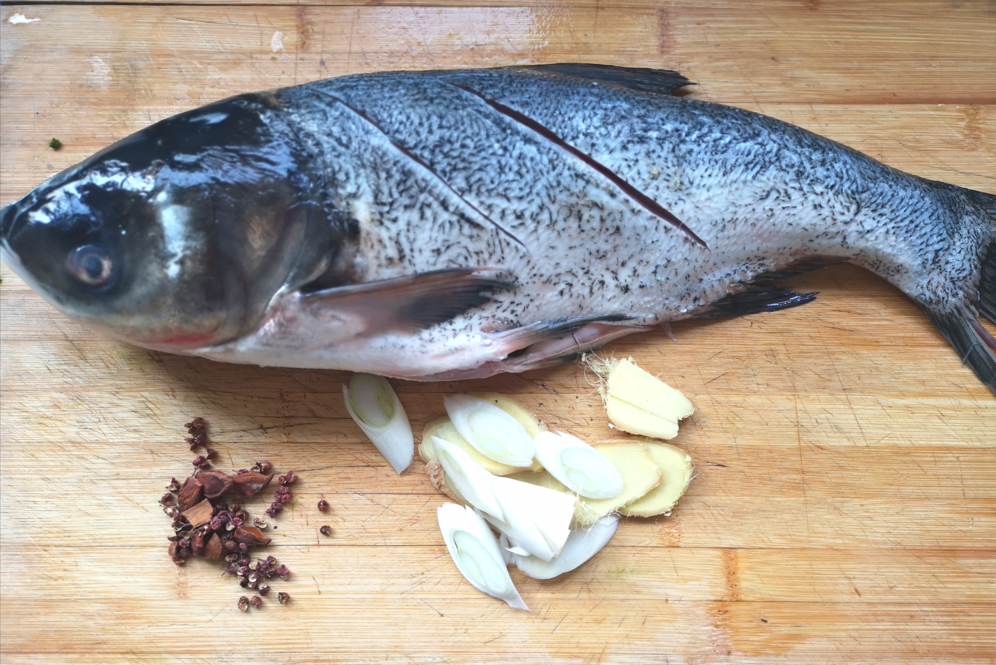 白鲢鱼炖豆腐汤正宗做法,炖鲢鱼豆腐汤不腥的正确方法