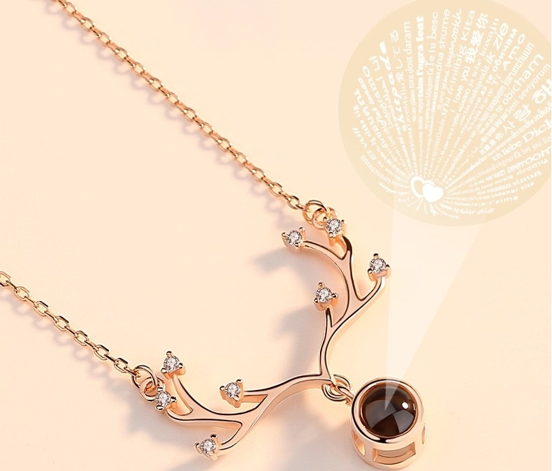 给女朋友过生日送花配什么礼物,女朋友生日礼物送花送哪种