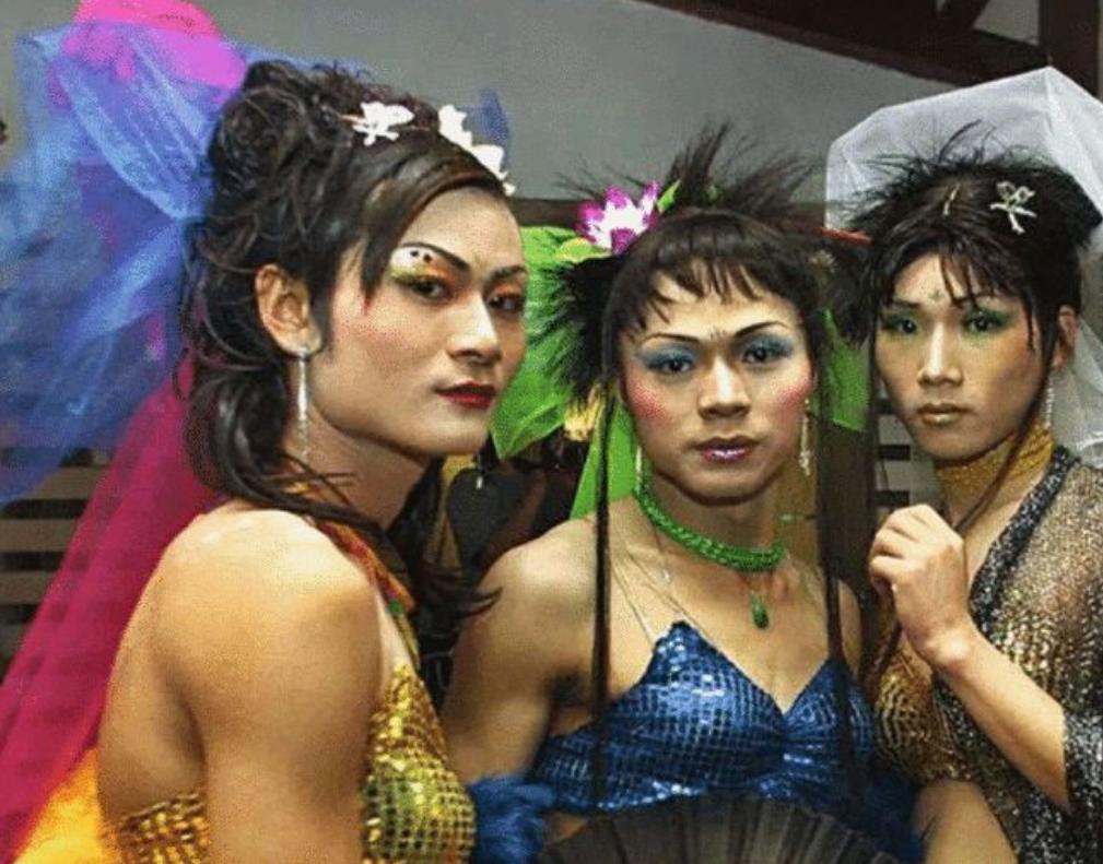 “变性人”李二毛，为爱变“女人”却惨遭抛弃，受尽屈辱悲惨离世