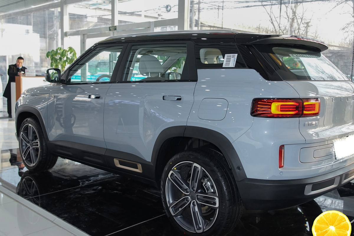 吉利小路虎2020,吉利小路虎红色