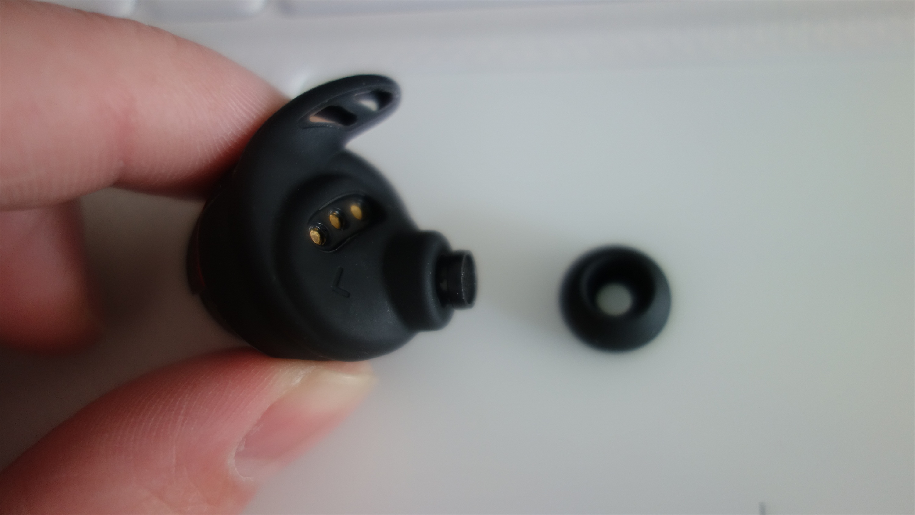 jbl与安德玛联名耳机隐藏功能,jbl安德玛联名耳机和airpods