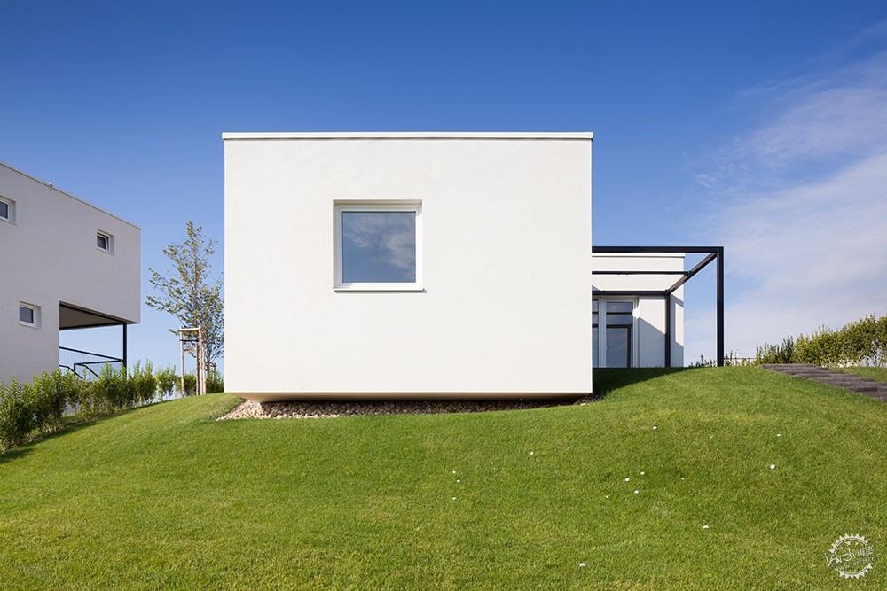 将“竖直”与“水平”完美组合的度假小屋