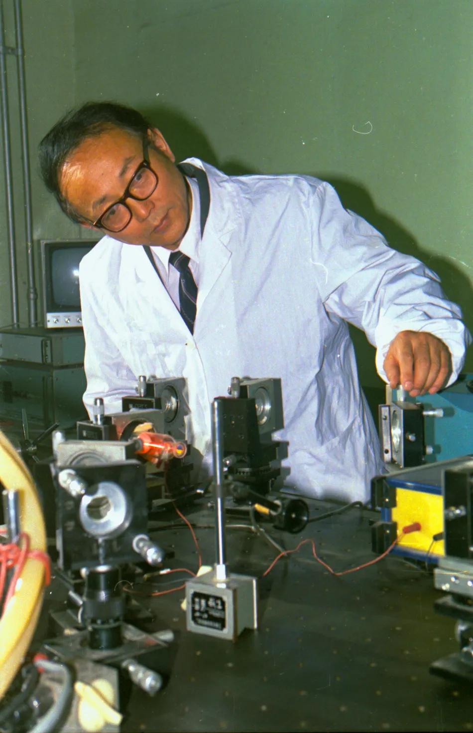 中国第一颗空爆核弹试验成功,我国第一颗原子弹爆炸成功的年份