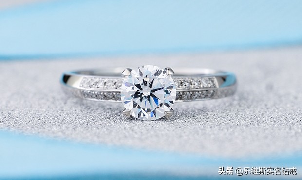 铂金戒指买多少克合适,2000买的铂金戒指能卖多少钱