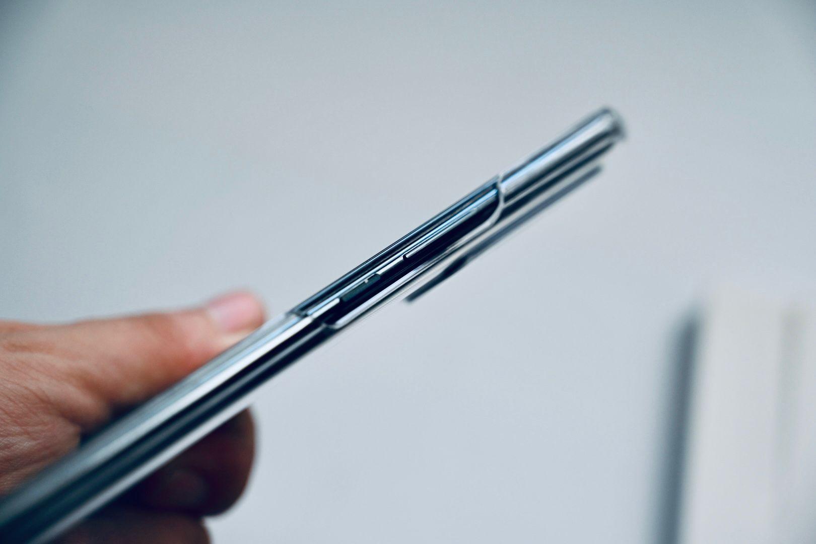 中兴axon305g屏下摄像手机,中兴axon30u和oppofindx3pro