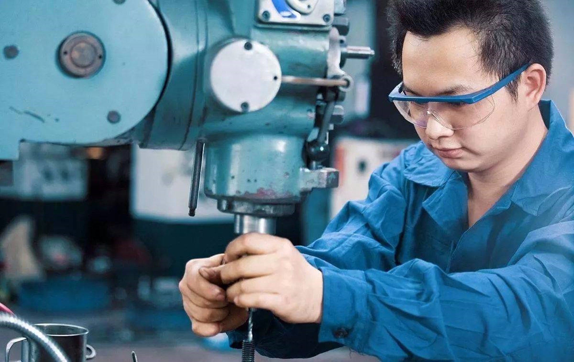 大专生毕业后的出路在哪里,大学生毕业后的工作去向有哪些