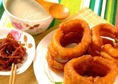 第一次喝豆汁儿的样子,第一次喝豆汁儿