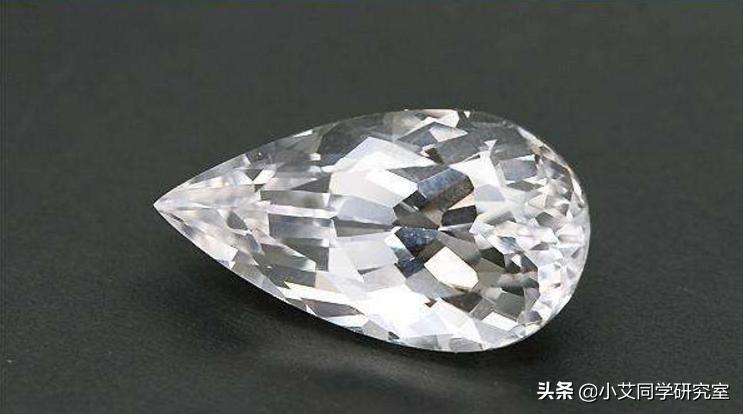 我虽然是名珠宝鉴定师，但让我肉眼识金就有些过分了