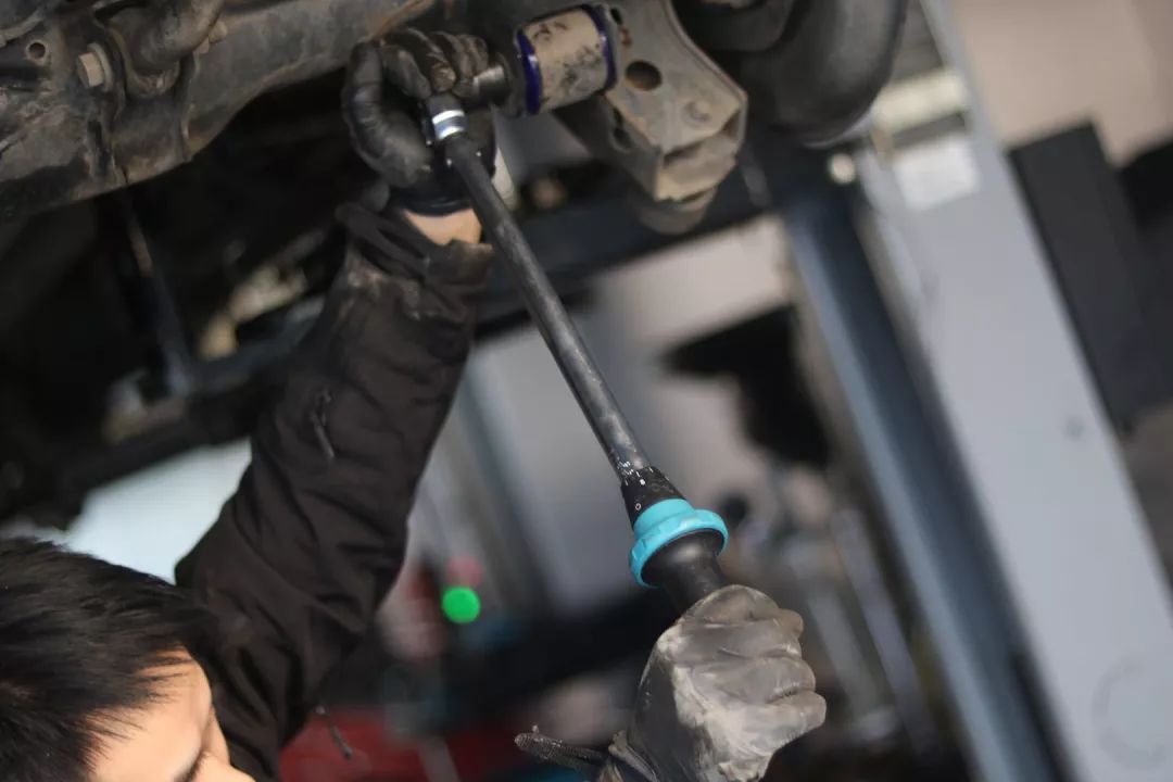 怪兽修车:翻新“残损不堪”的二手霸道LC150,满血复活变新车