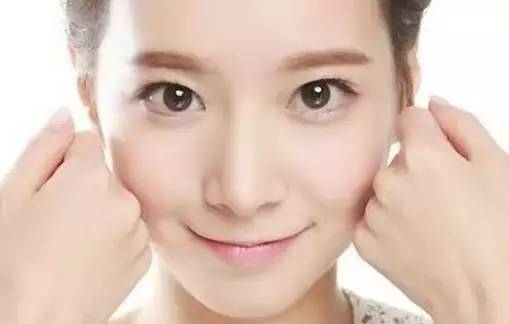 毛孔粗大、鼻子起皮是怎么引起的呢?日常护肤小常识帮你解决